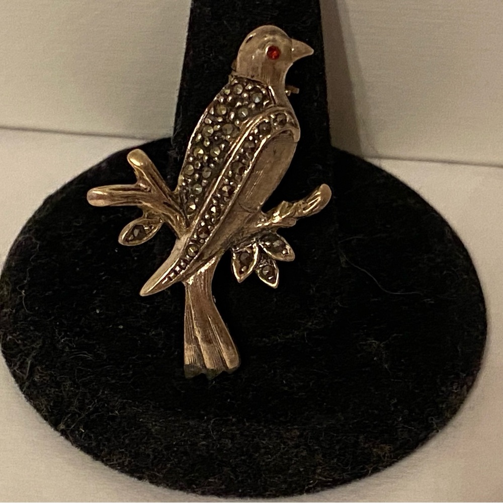 BROOCH PIN STERLING SILVER 925 MARCASITE BIRD ON BRANCH RED EYE 4g